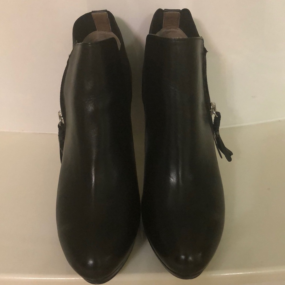 Ankle boots (gently worn)